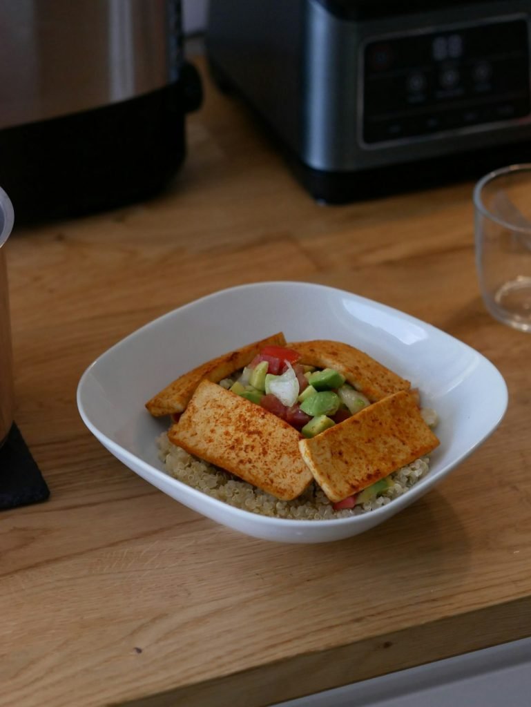 bowl-of-quinoa-with-tofu-and-avocado-hgzn4puc3hc